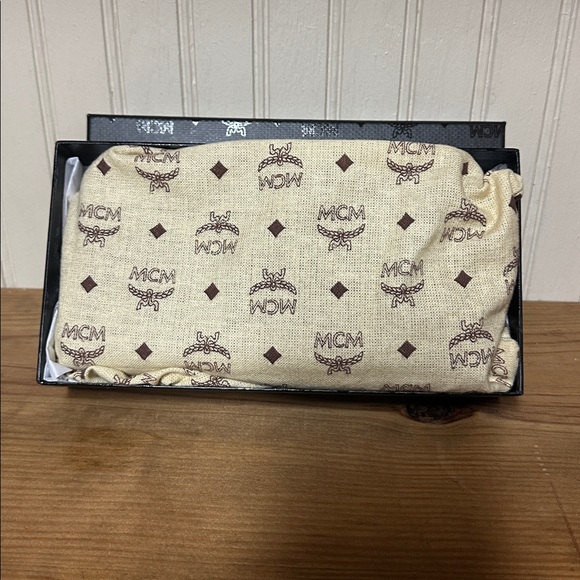 New MCM Long Wallet - Picture 5 of 7